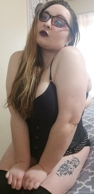 Like I said, I love this corset! Heh. What would you do to m.. 2