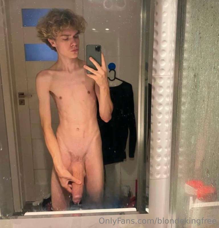 😍 Just look at this🤤He Has The He Has The BIGGEST TWINK COCK..