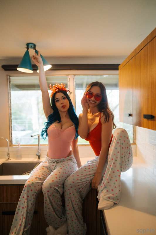wishing you all the love and light 💓💋 @sofiiiiagomez 