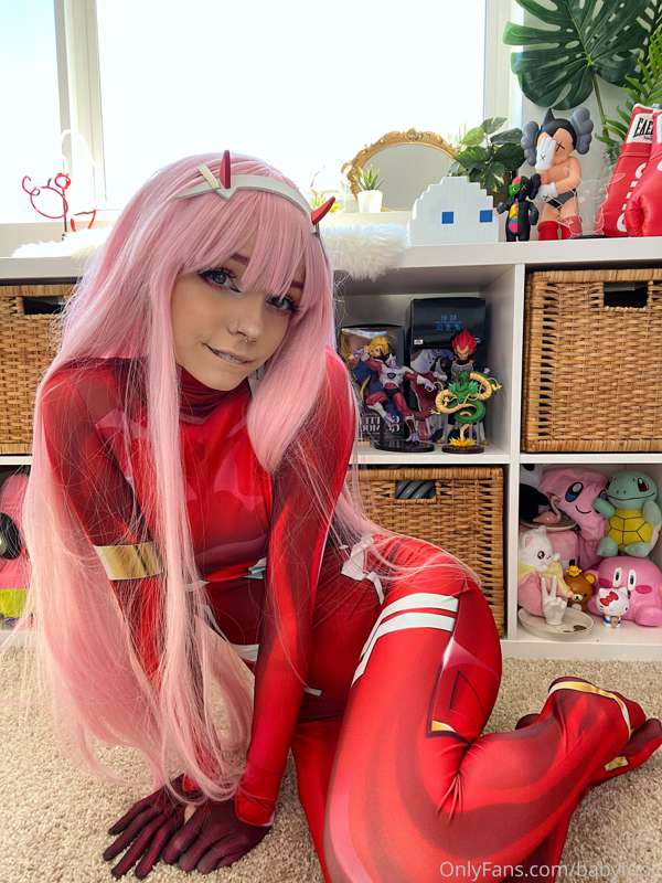 Zero Two set pt. 3 🌸☁️🖤💗🍭🌩 24