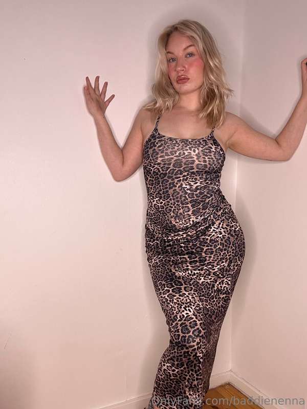 Would you like to take off my new dress?😘 2