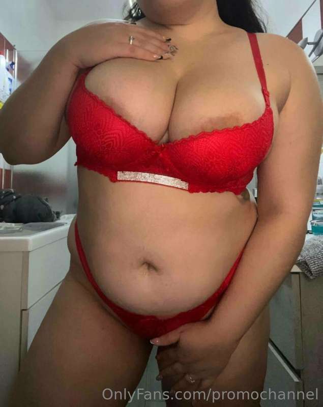**🔥ESAGERATA LA RAGAZZA! 🔥** *PROFILO FREE!!! @latuagirl*  C..