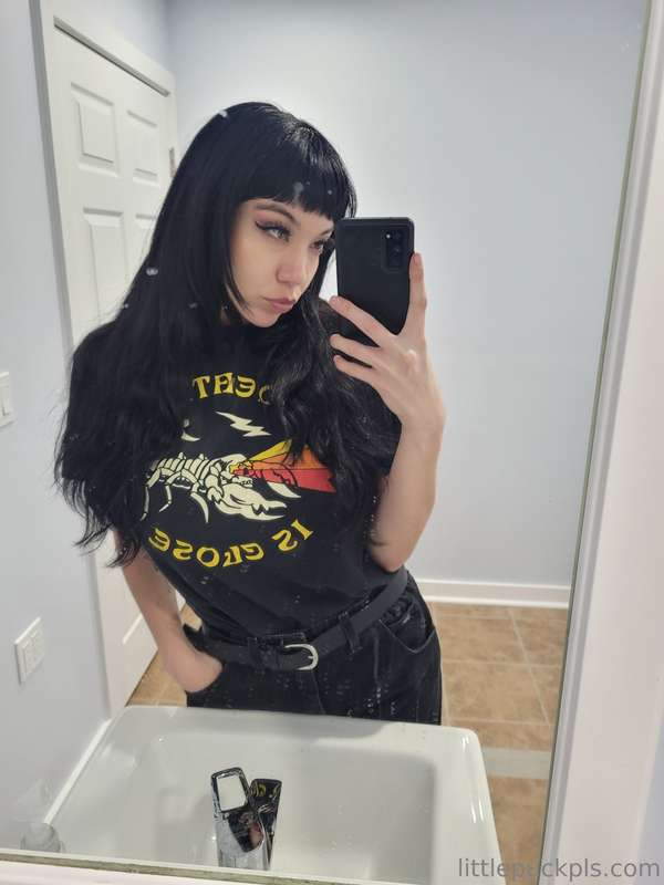 don't be scared buster, i'm just a girl 🖤