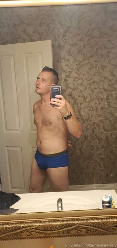 Silly pose. Guess the reasons i dont wear underwear.