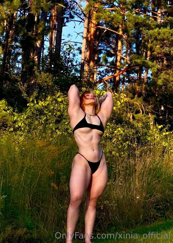 Who wants to wrestle?😏🖤