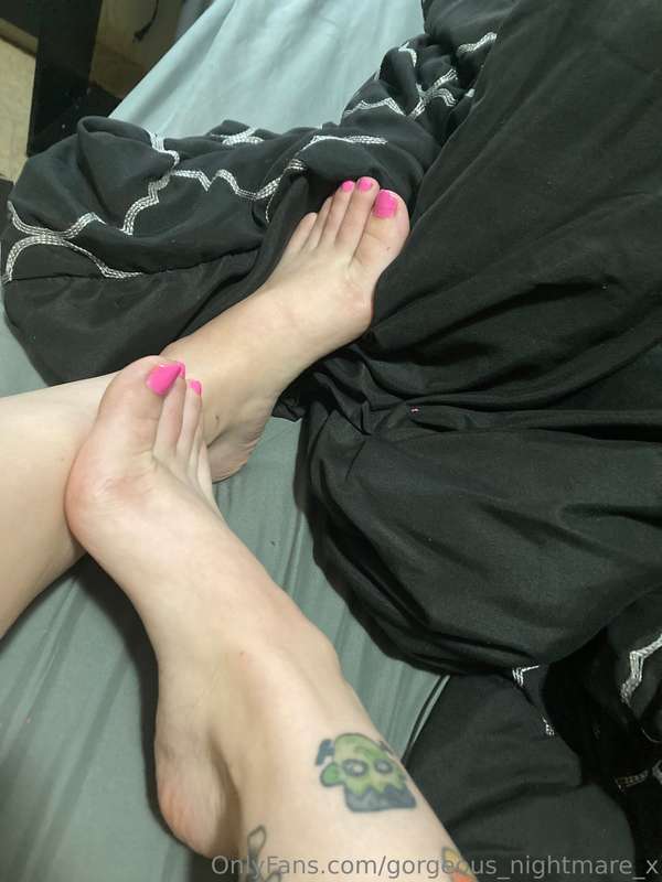 I love me some fresh painted toes 😍