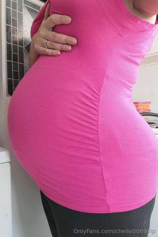 Officially 34 weeks TODAY! 😘 This bump of mine is getting HU.. 1
