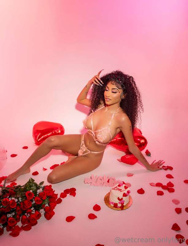 hugs, kisses & valentine wishes 💌! 12