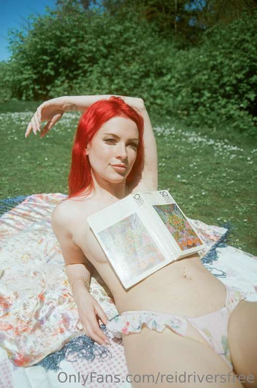 I'm seeing lots of naughty fun with a redhead in your future.. 4