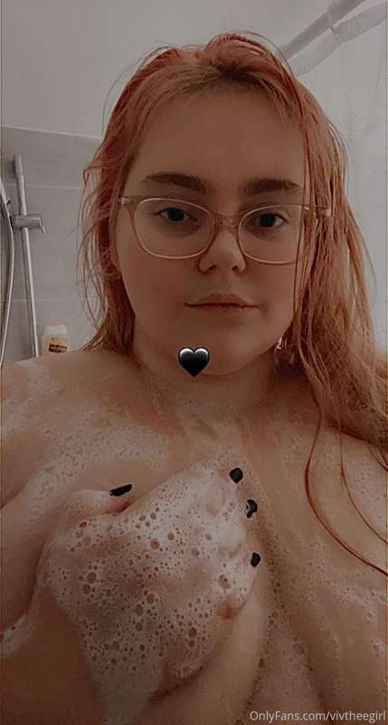 Who wanna shower with me? 😶‍🌫️