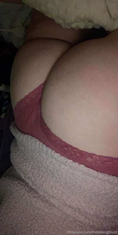 here’s some booty for tonight 🖤🥰 message me for some video o..