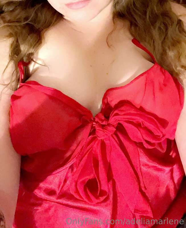 Red is honestly soo sexy, what do you think?🤤