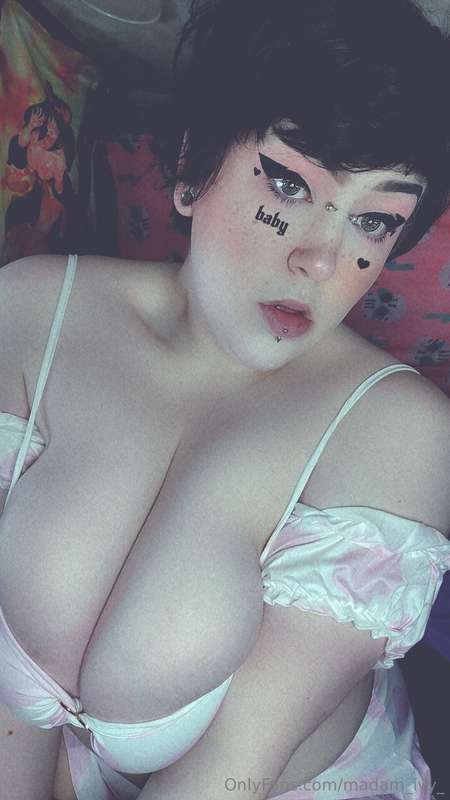 Gonna take more pics once I get a bottom that matches uwu bu.. 3