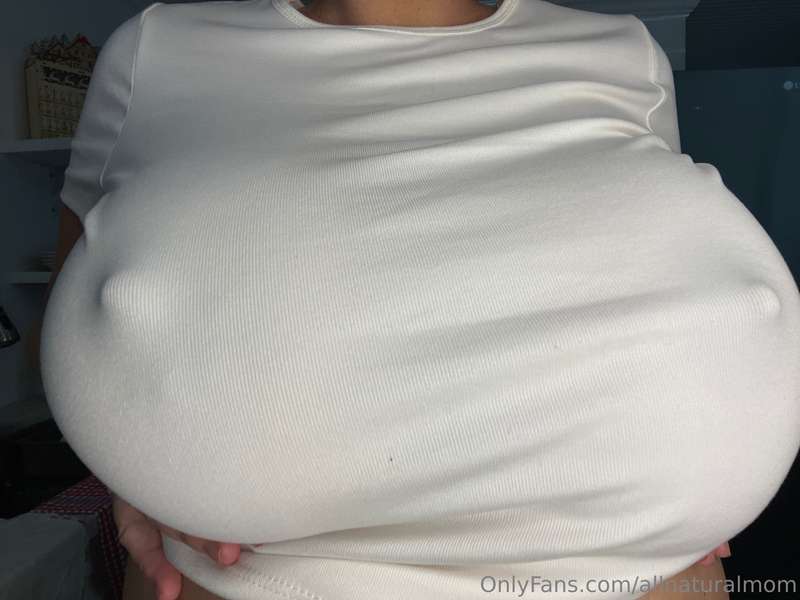 I think my nipples look best in white 🎄 1
