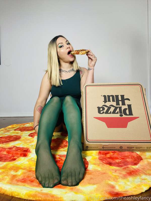 It’s Pizza party!! The nylon pizza set is up today, there wi..