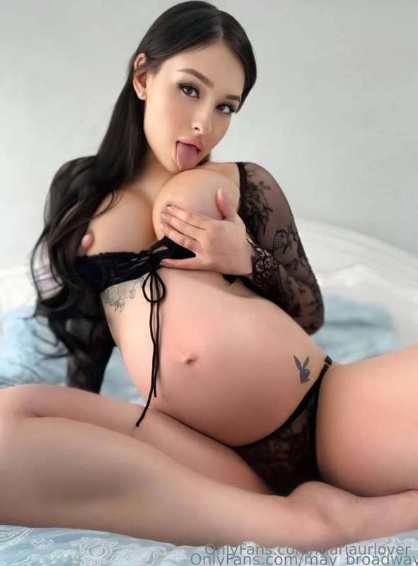 🤤💦 FREE SUBSCRIPTION 💦🤤 Horny pregnant mommy @rihanna_nero i..