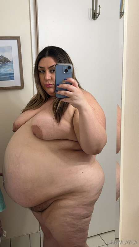 New mirror nudes of my growing fat body 🤭 5