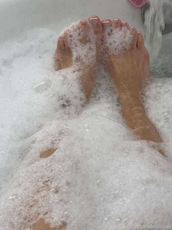 The most suckable toes yet 3