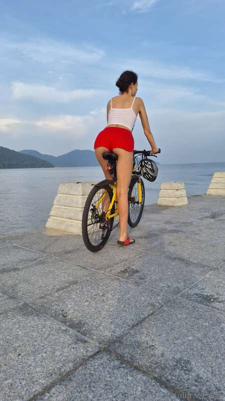 Short sexy photoset at the beach 🚲🌴🤩  I was riding bycicle. ..