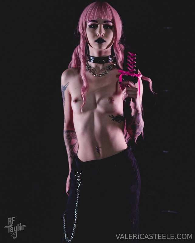 throwback to december 2019- the first ever topless photoshoo.. 7