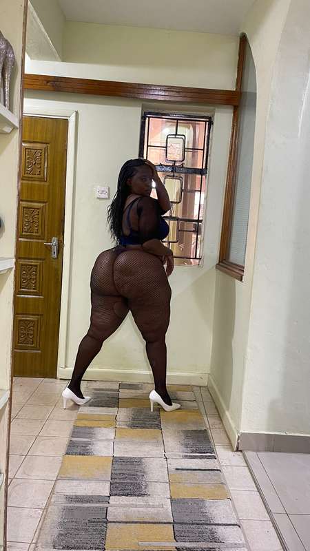 Go check your DMs...you're missing all the fun🍑😏