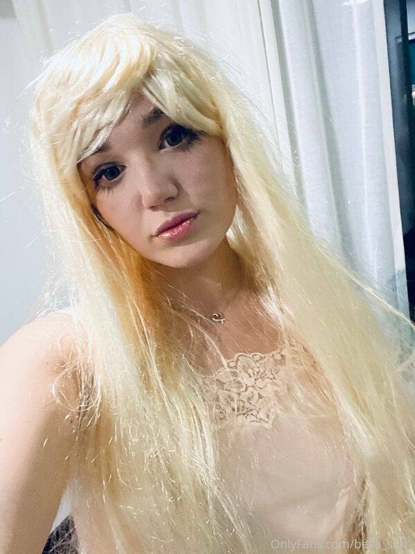 My tender lips love to kiss a hard cock ... And then pounce ..