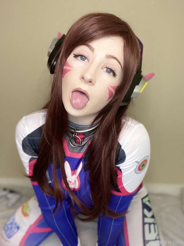 [15 pics] Suited up D. Va Cosplay 👾 which one was your fav? 11