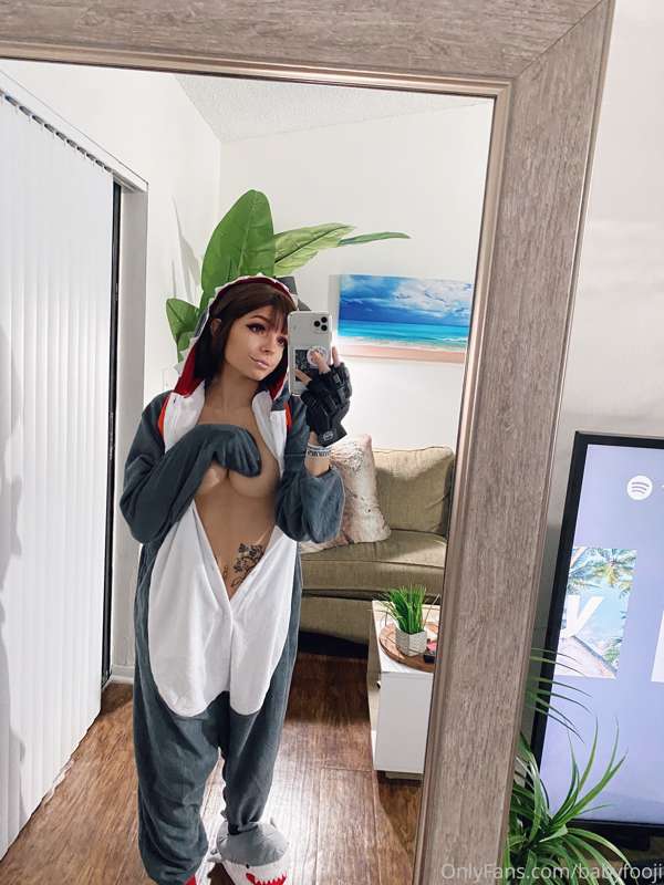 I didn’t do a full set on the shark look but of course I fla.. 18
