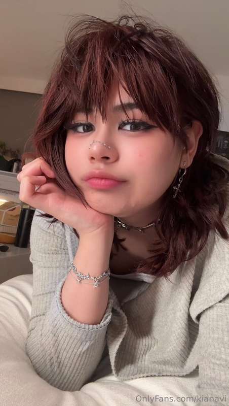 do you think I’m pretty 🥺?  3