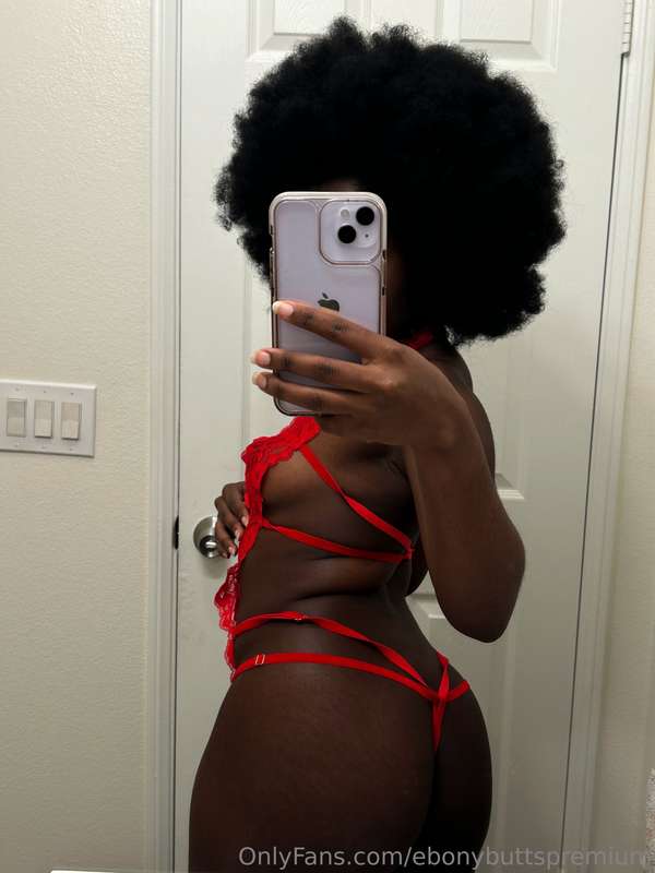 Red compliments my skin well daddy 😉 4