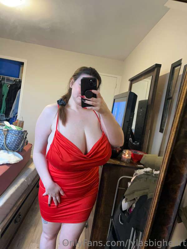 Ommmg 😍 look at my new dress I got for my Valentine’s Day da..