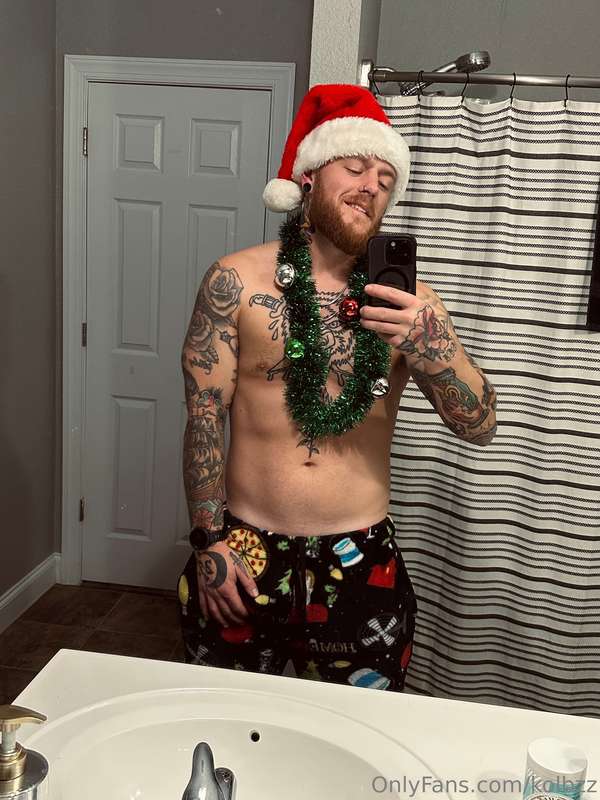 Consider this the preview of my last post. 🎄🎅🏼😏 3