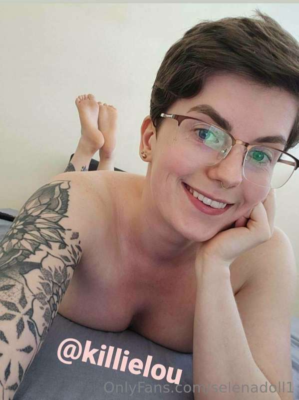 ## **@KILLIELOU** *LOVES* **TO SEXT** 😏 
#ad