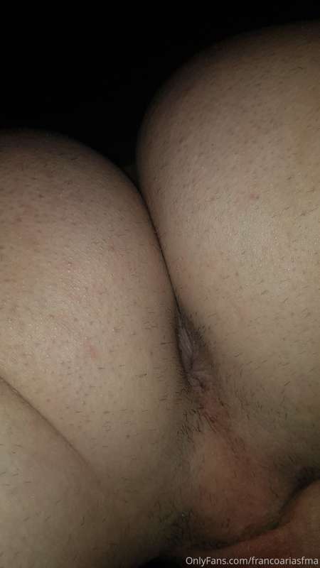 Lo que me gusta que me chupen y me escupan el orto y despues..