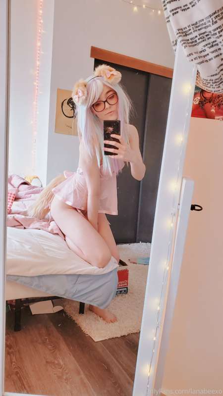 sorry my puppy vid isnt out yet! im prepping for a friend to.. 4