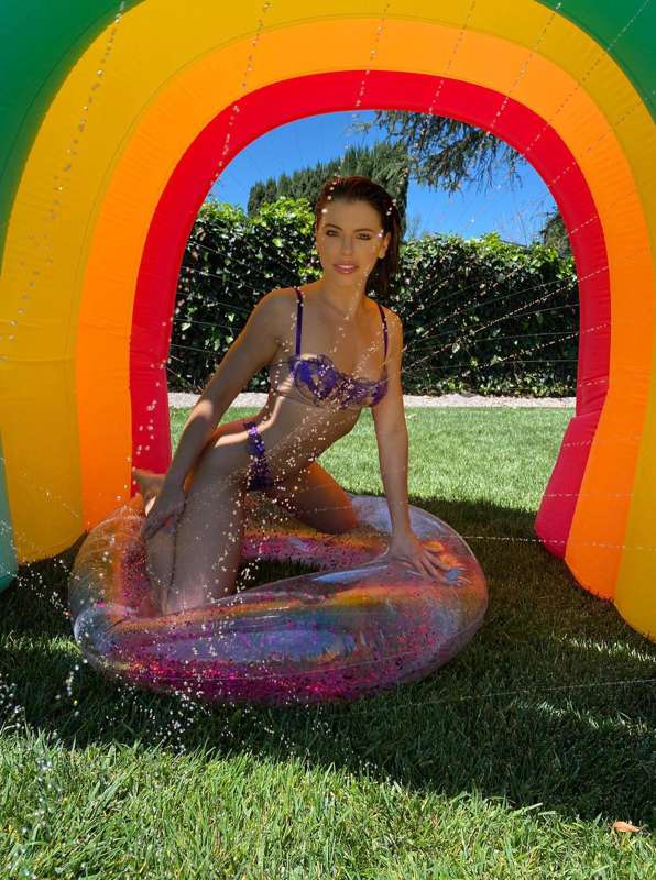 Sliding into Monday! 💦 1