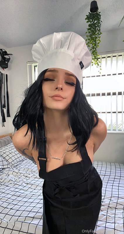 Chef cosplay pt. 2 🖤 which side of the cake are you eating 👀.. 1