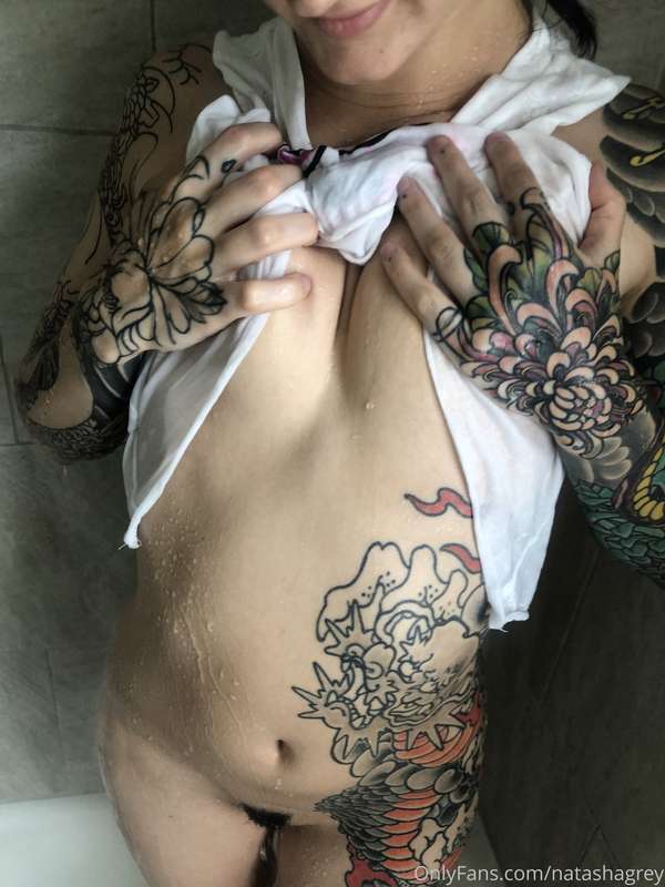 White tee shirts were meant to be wet... 😈💦 5