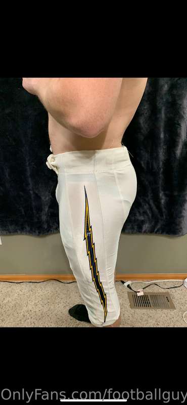 Sexy HOT muscular SGT having some fun showing off in his foo.. 20