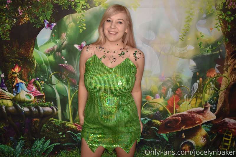 throwback to last Halloween when i was a big boob fairy :D 
..