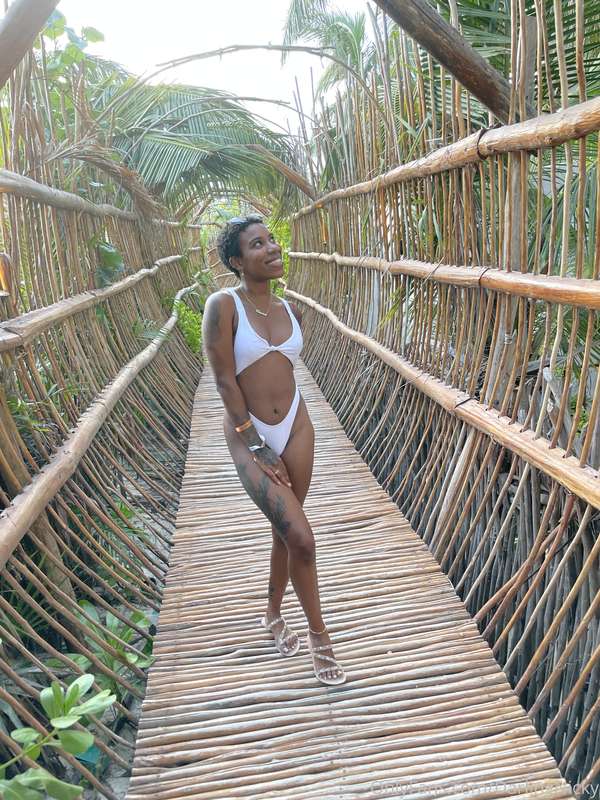 Tulum with @charliebhustle_ was so much fun 🥰 5