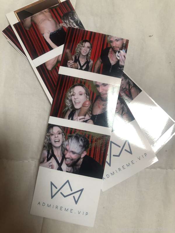 I fee sorry for whoever was in charge of the photobooth 😂