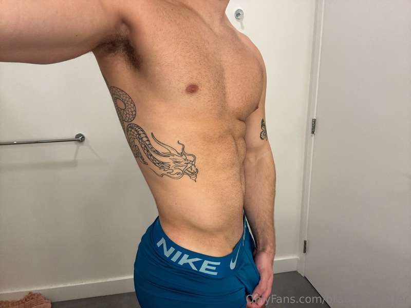 Kinda horny RN send me a DM and ill send you something sexy ..