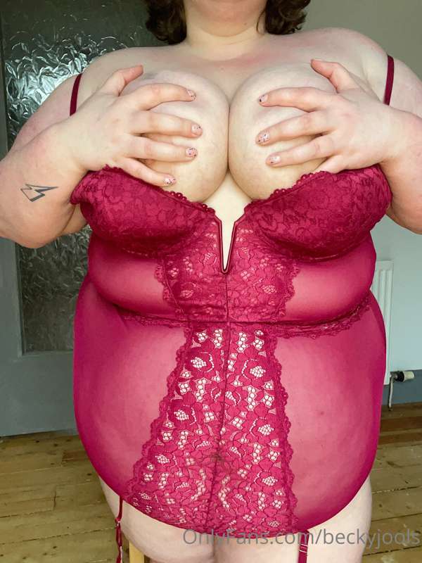 Not sure this outfit can contain my tits 😝 might as well set.. 7