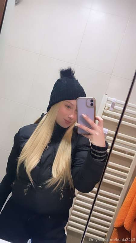 Like this hair color?😳 be honest. Ps it’s freezing 🥶