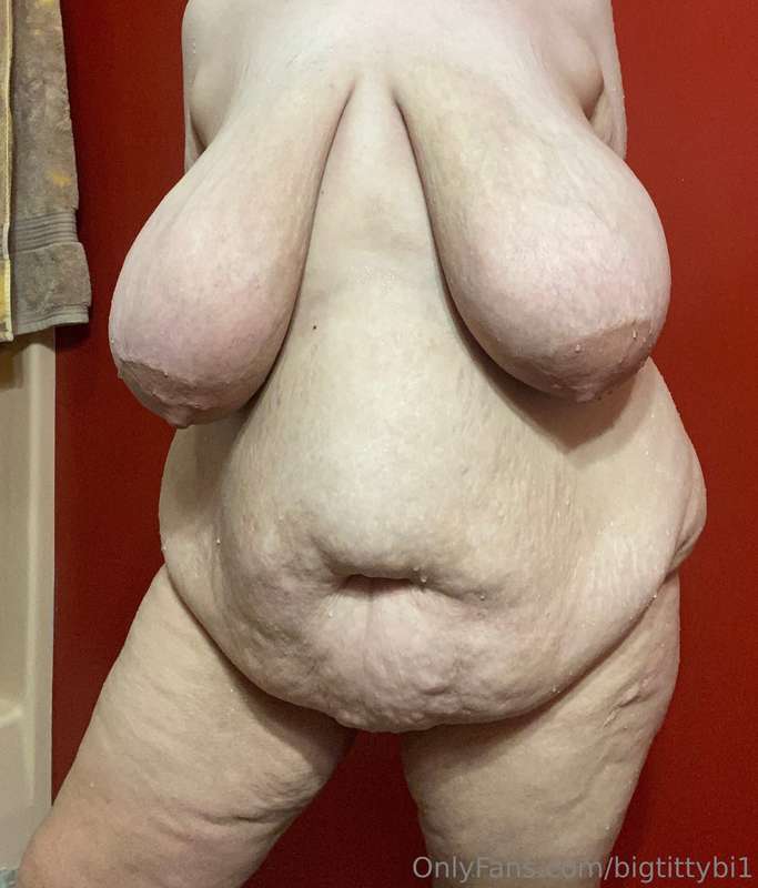 Fresh out the shower 👅 1