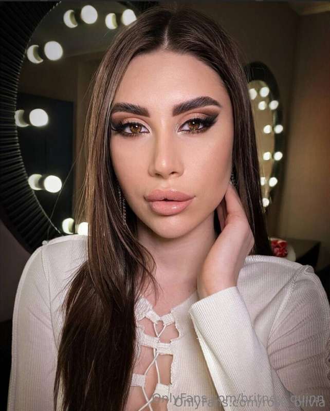 😍 @rose_olivia has a temporarily free profile 😲🎁 to play 💥 w..