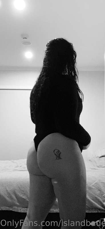 Freshly showered and feeling so clean 😉
Do you like the blac..