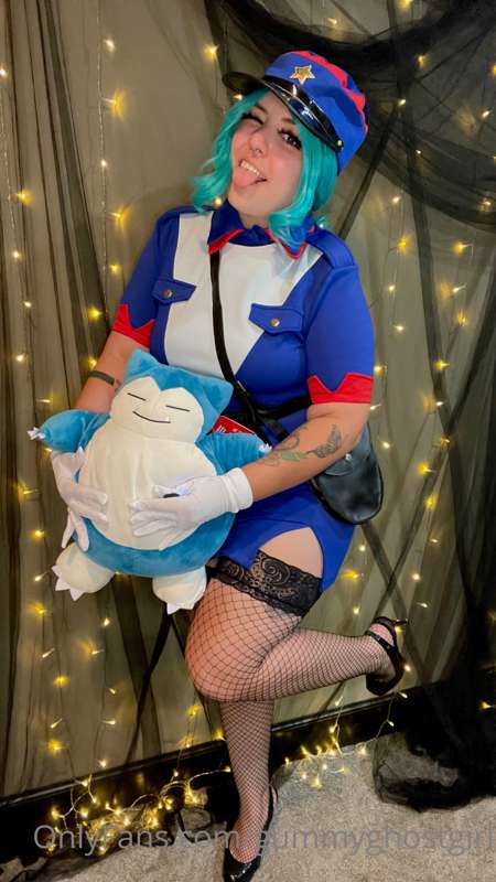 Officer Jenny! 💙 I hope I don’t have to arrest you… 😏 4