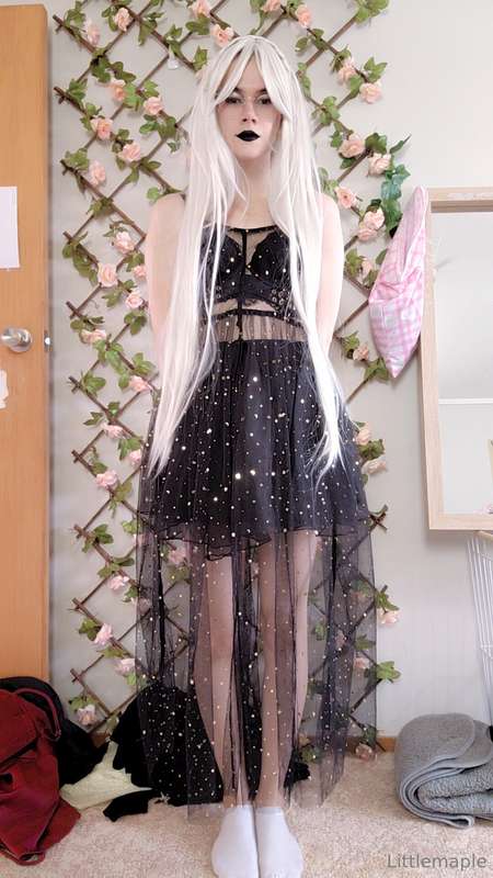Just a cute pic of the outfit~Would you guys like me to make.. 1